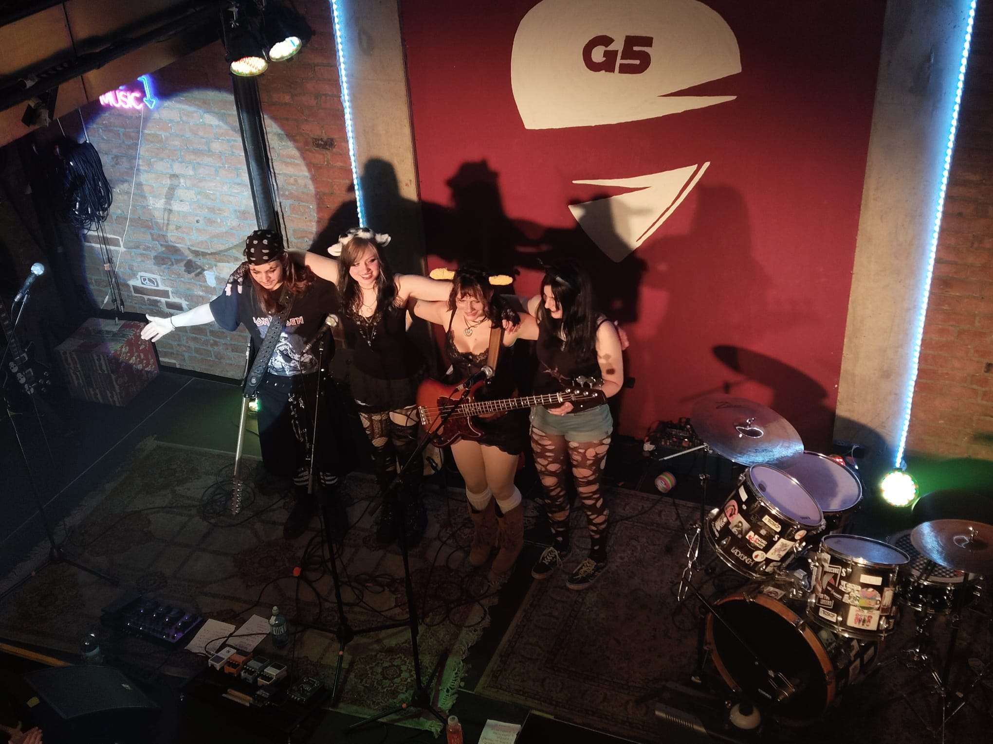 Live 02