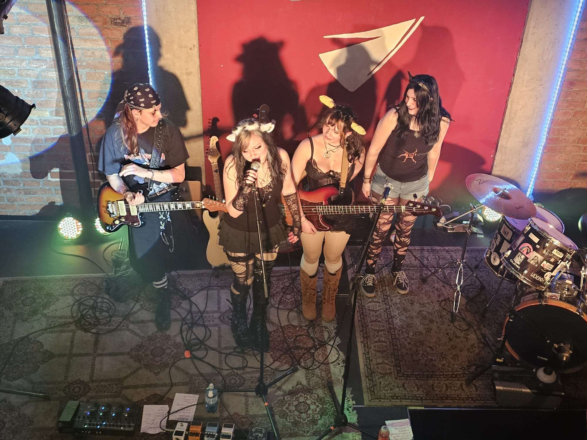 Live 04